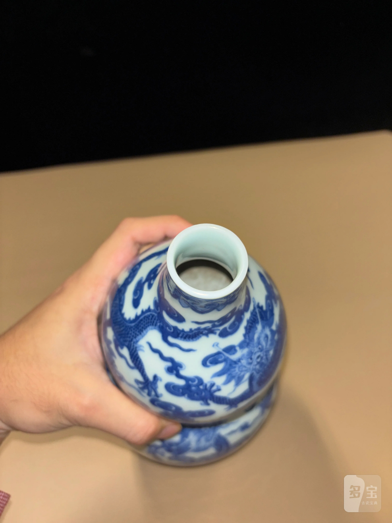 清嘉庆 青花九龙呈瑞大吉葫芦瓶 - 图7